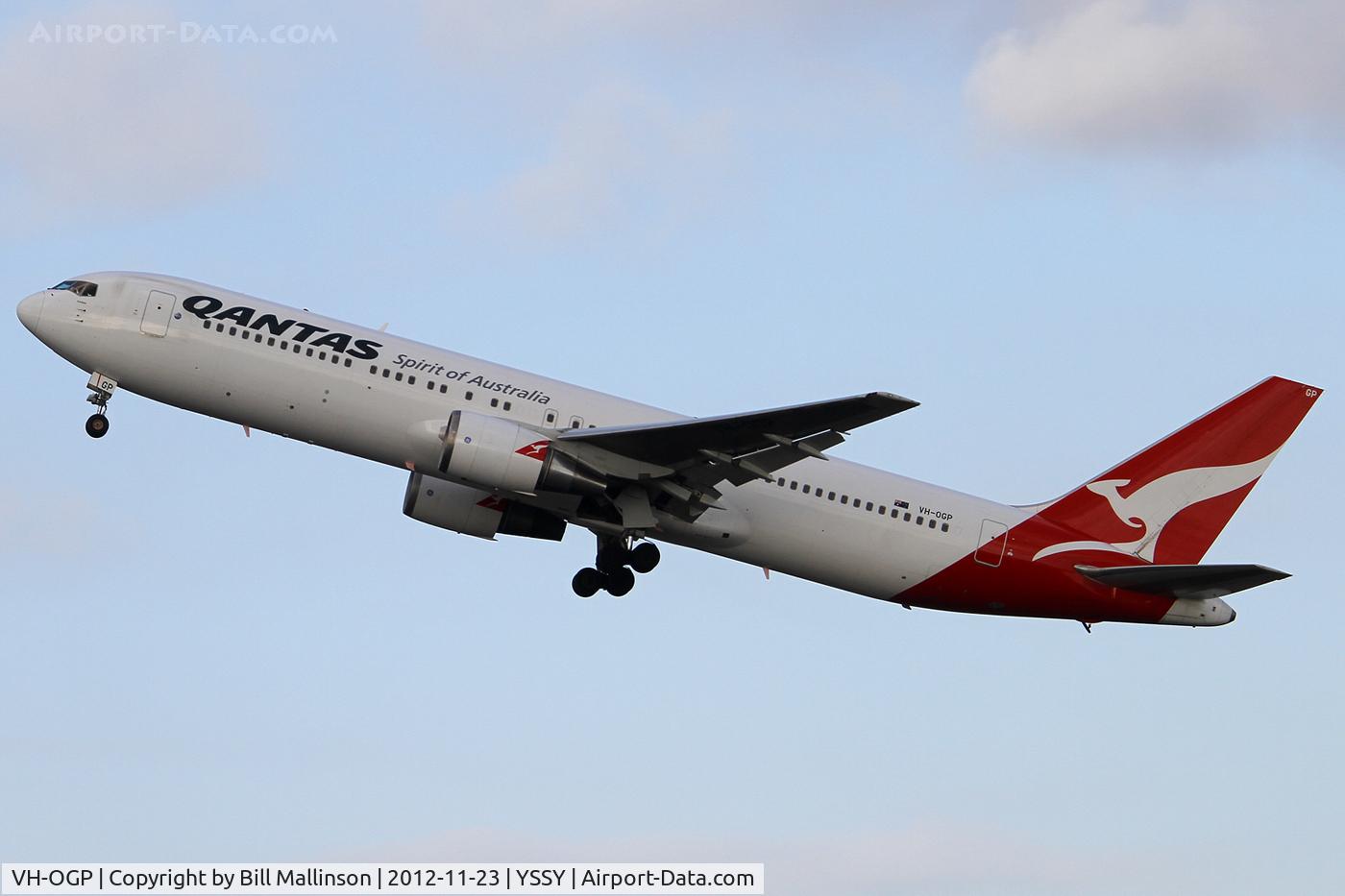 VH-OGP, 1996 Boeing 767-338 C/N 28153, OFF FROM 16R
