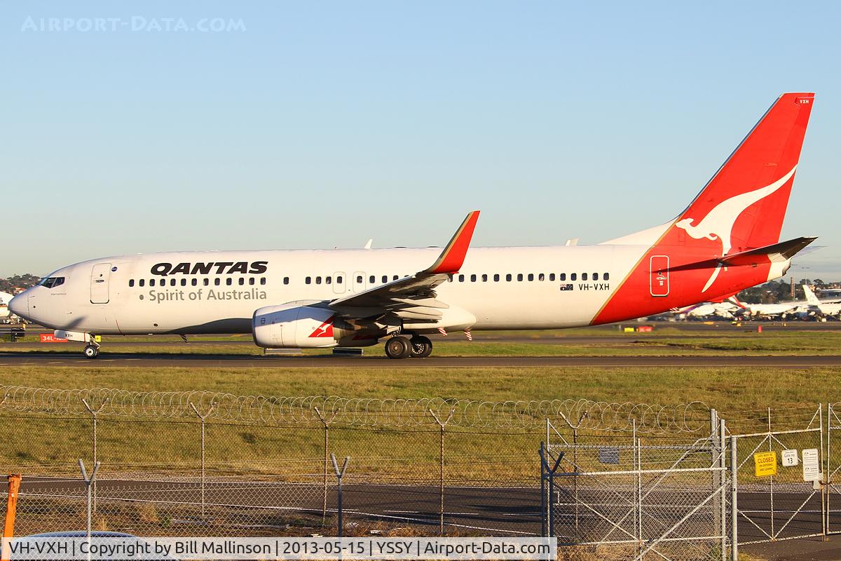 VH-VXH, 2002 Boeing 737-838 C/N 33478, TAXI TO 34R