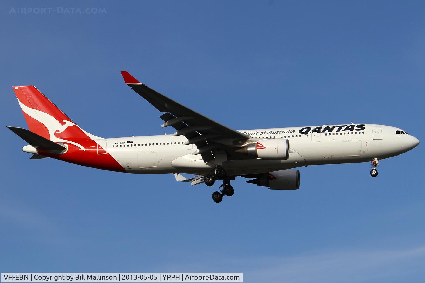 VH-EBN, 2010 Airbus A330-202 C/N 1094, Finals to 21