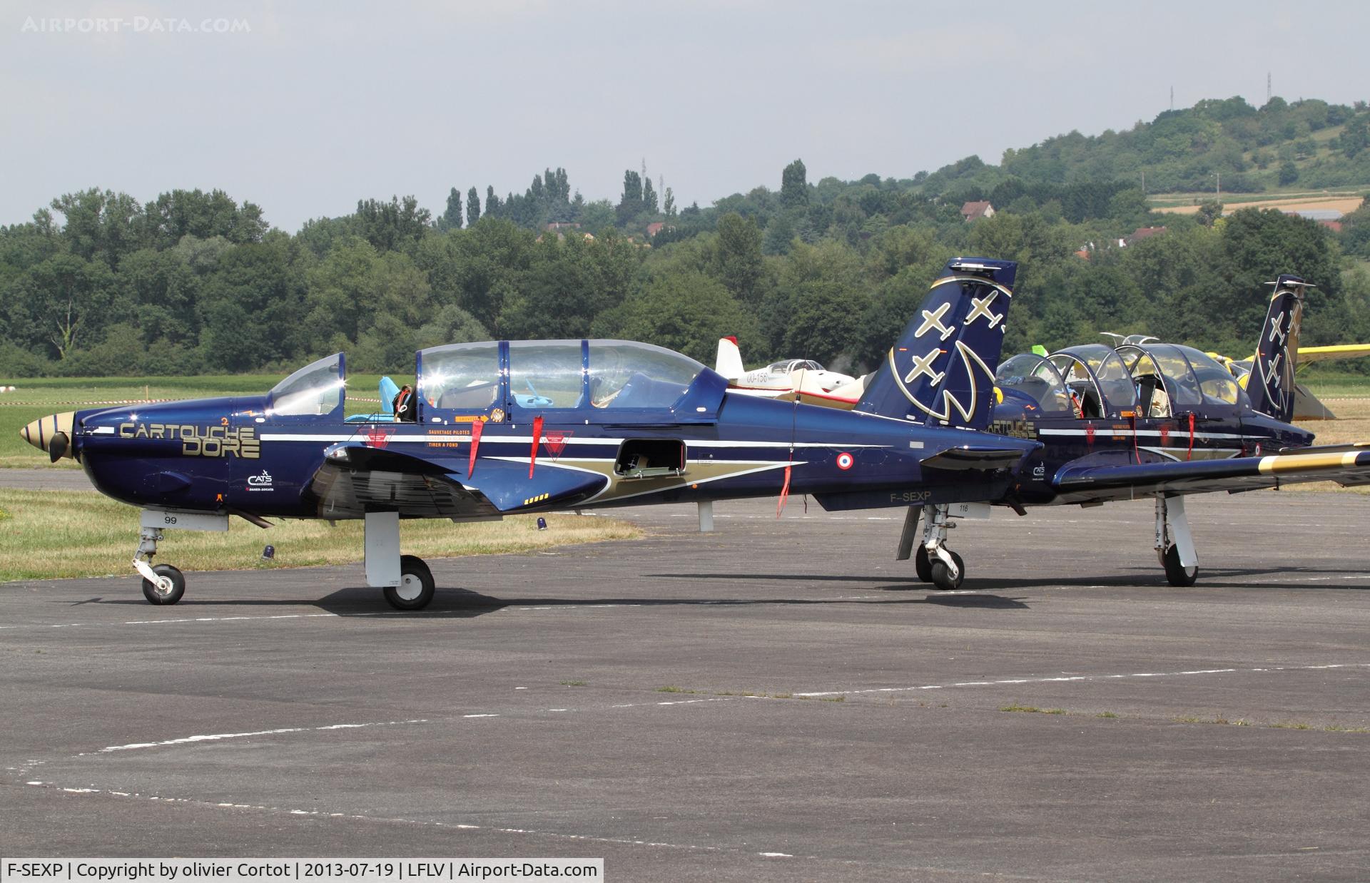 F-SEXP, Socata TB-30 Epsilon C/N 99, waiting to refuel, Vichy 2013