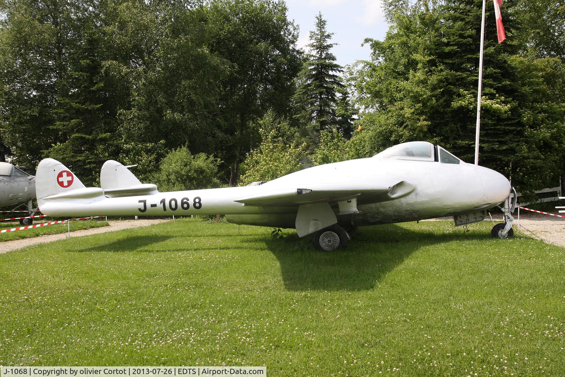 J-1068, De Havilland (FFA) Vampire FB.6 (DH-100) C/N 979, preserved