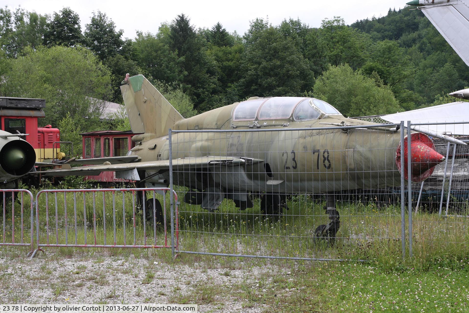 23 78, Mikoyan-Gurevich MiG-21UM C/N 02695163, so much space so why are they close to fences ?