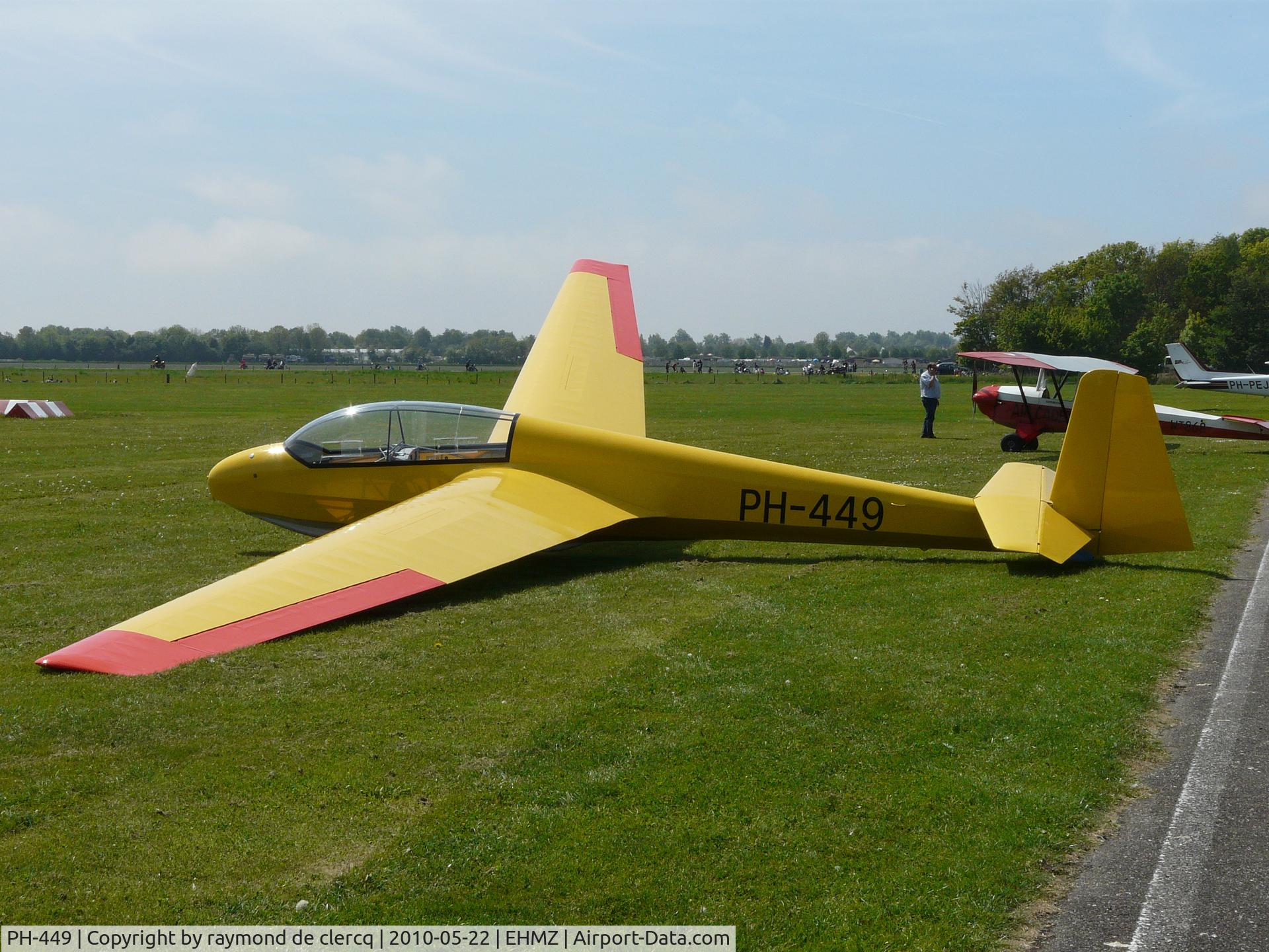 PH-449, Schleicher ASK-13 C/N 13413, Midden-Zeeland  22-5-2010
