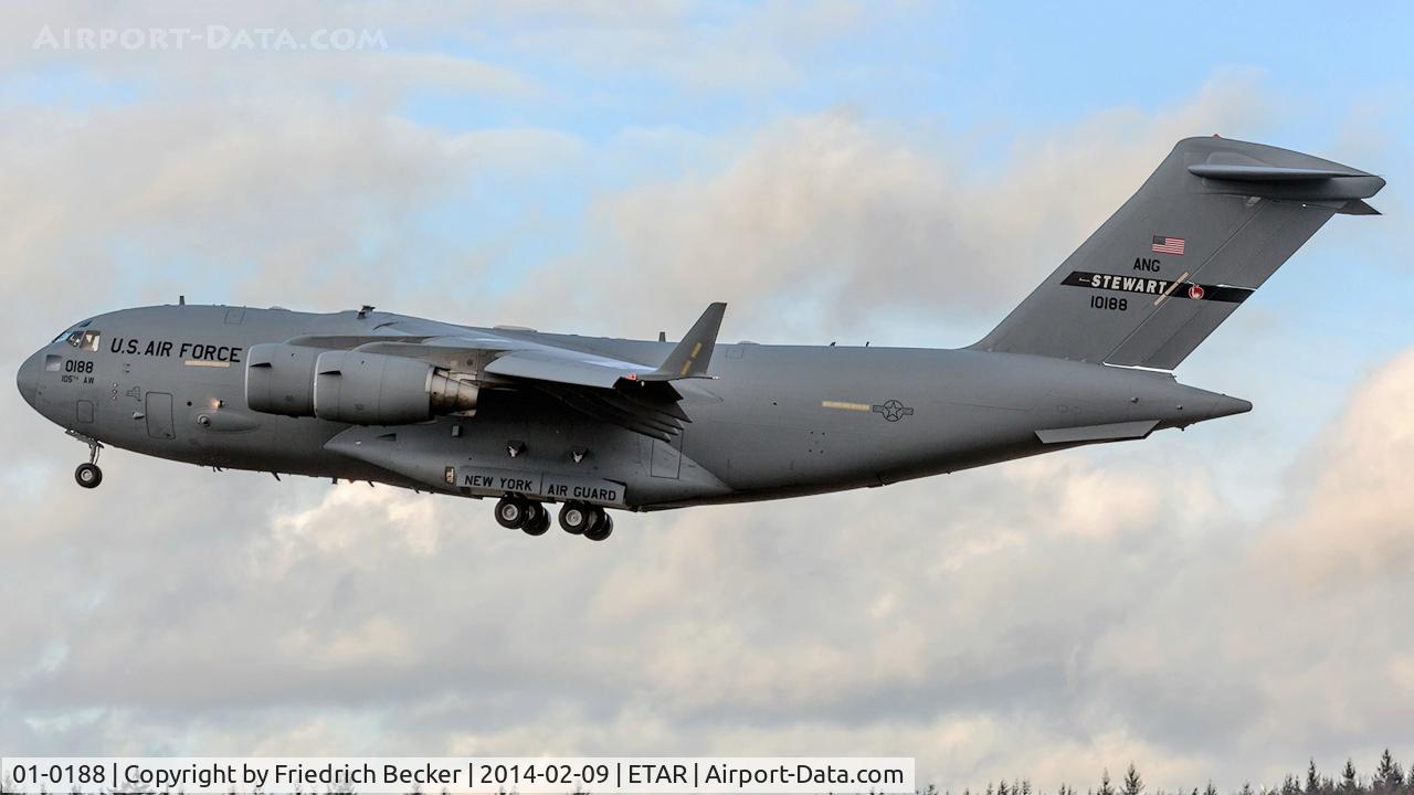 01-0188, 2001 Boeing C-17A Globemaster III C/N P-88, on final RW26