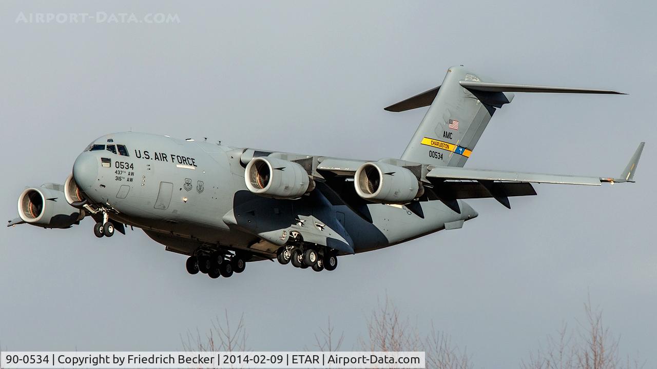 90-0534, 1990 McDonnell Douglas C-17A Globemaster III C/N P-9, on final RW26