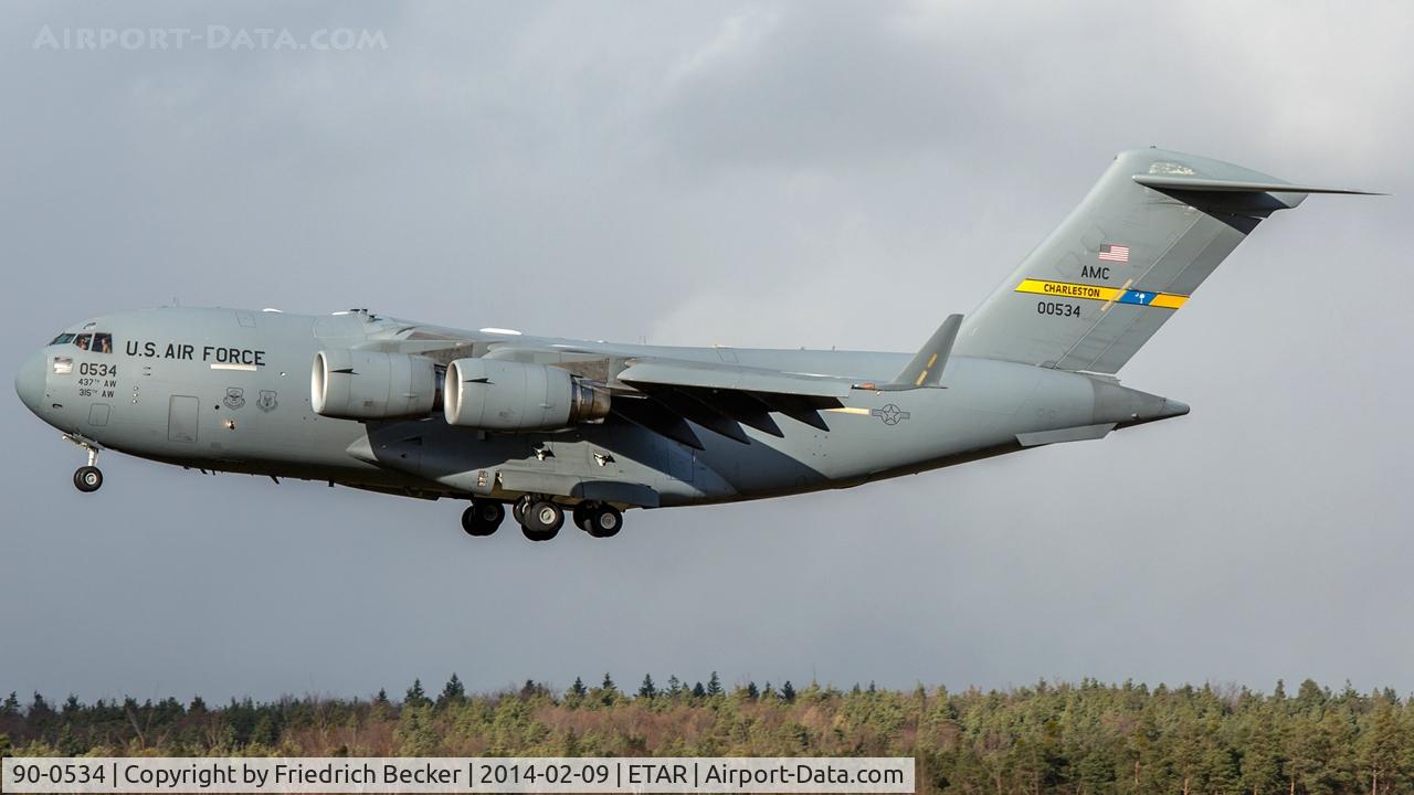 90-0534, 1990 McDonnell Douglas C-17A Globemaster III C/N P-9, on final RW26