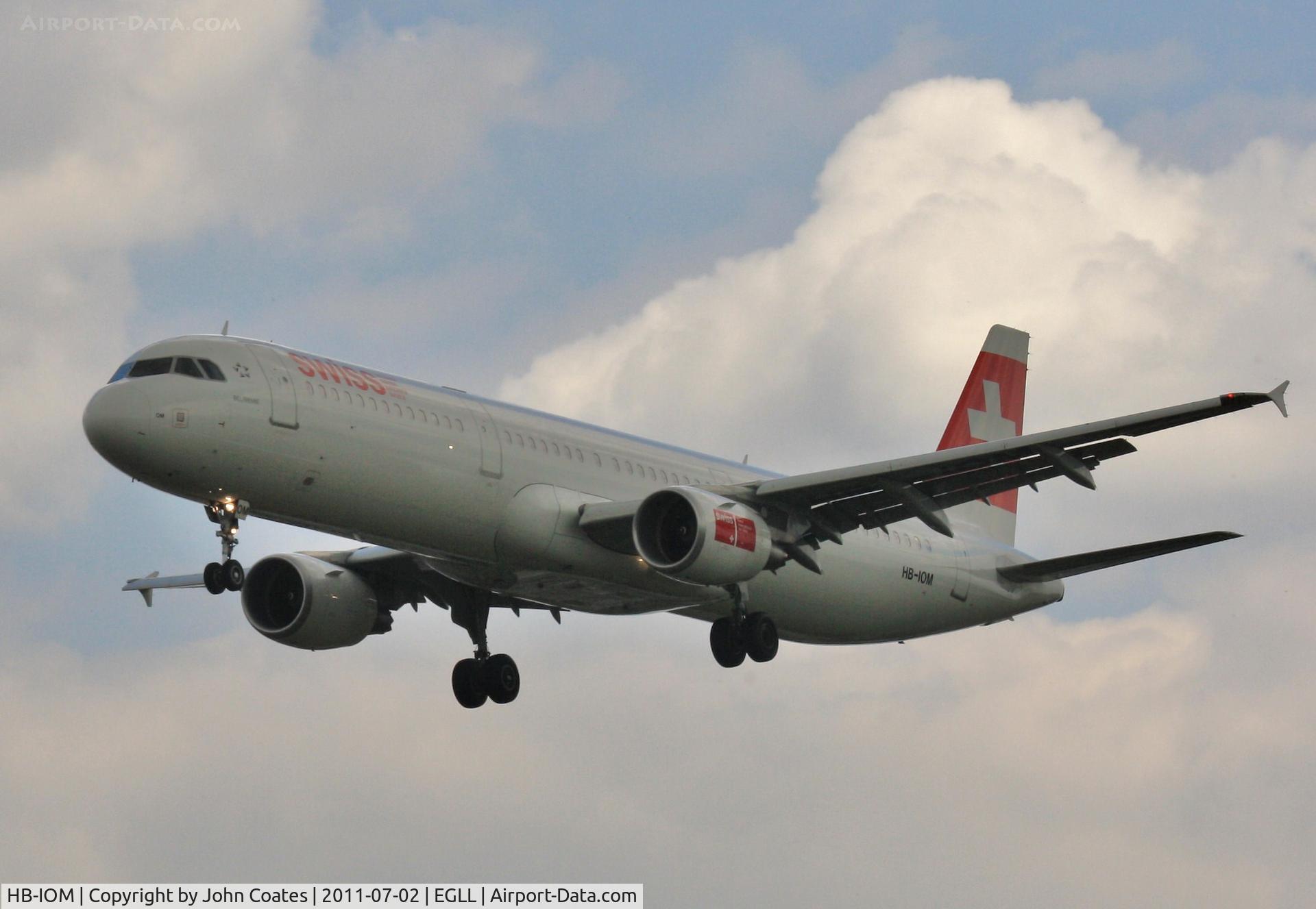 HB-IOM, 2010 Airbus A321-212 C/N 4534, Finals to 27L
