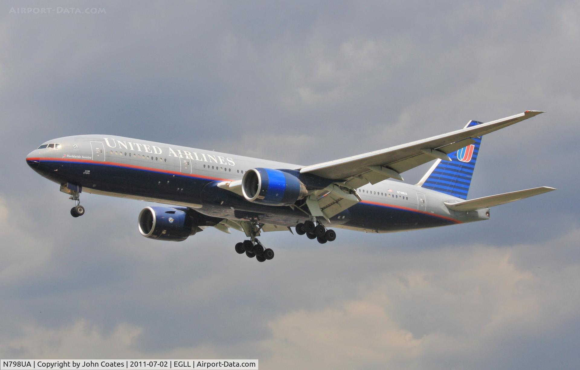 N798UA, 1998 Boeing 777-222ER C/N 26928, Finals to 27L