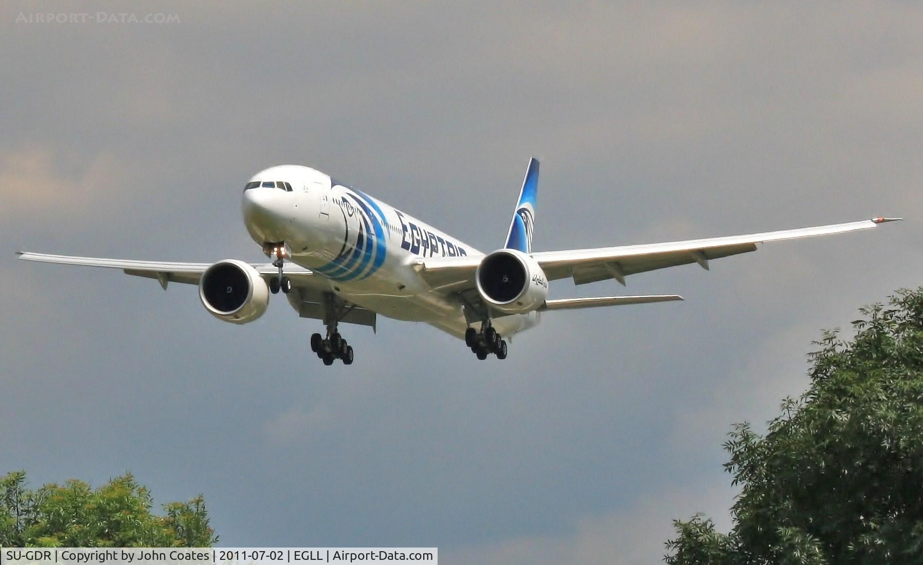 SU-GDR, 2011 Boeing 777-36N/ER C/N 38291, On approach to 27L