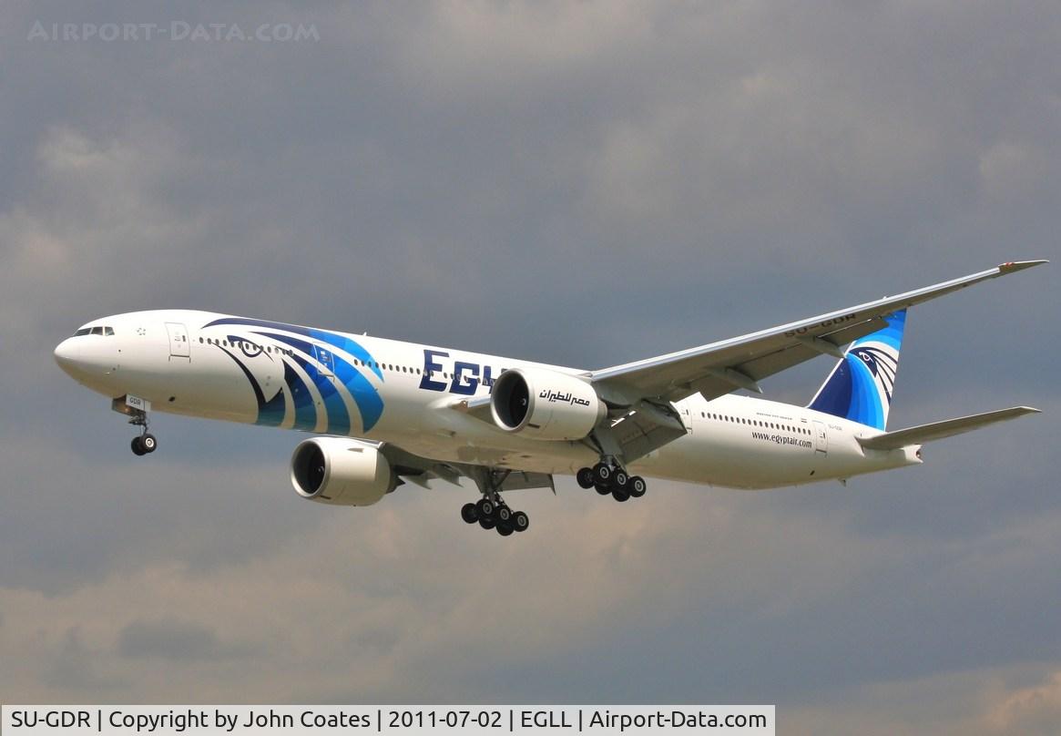 SU-GDR, 2011 Boeing 777-36N/ER C/N 38291, Finals to 27L