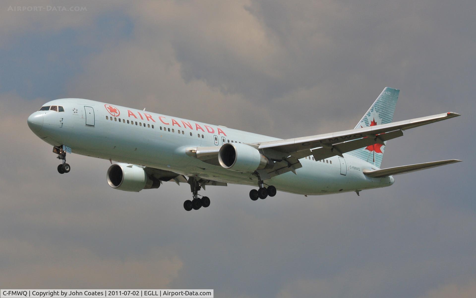 C-FMWQ, 1995 Boeing 767-333 C/N 25584, Finals to 27L