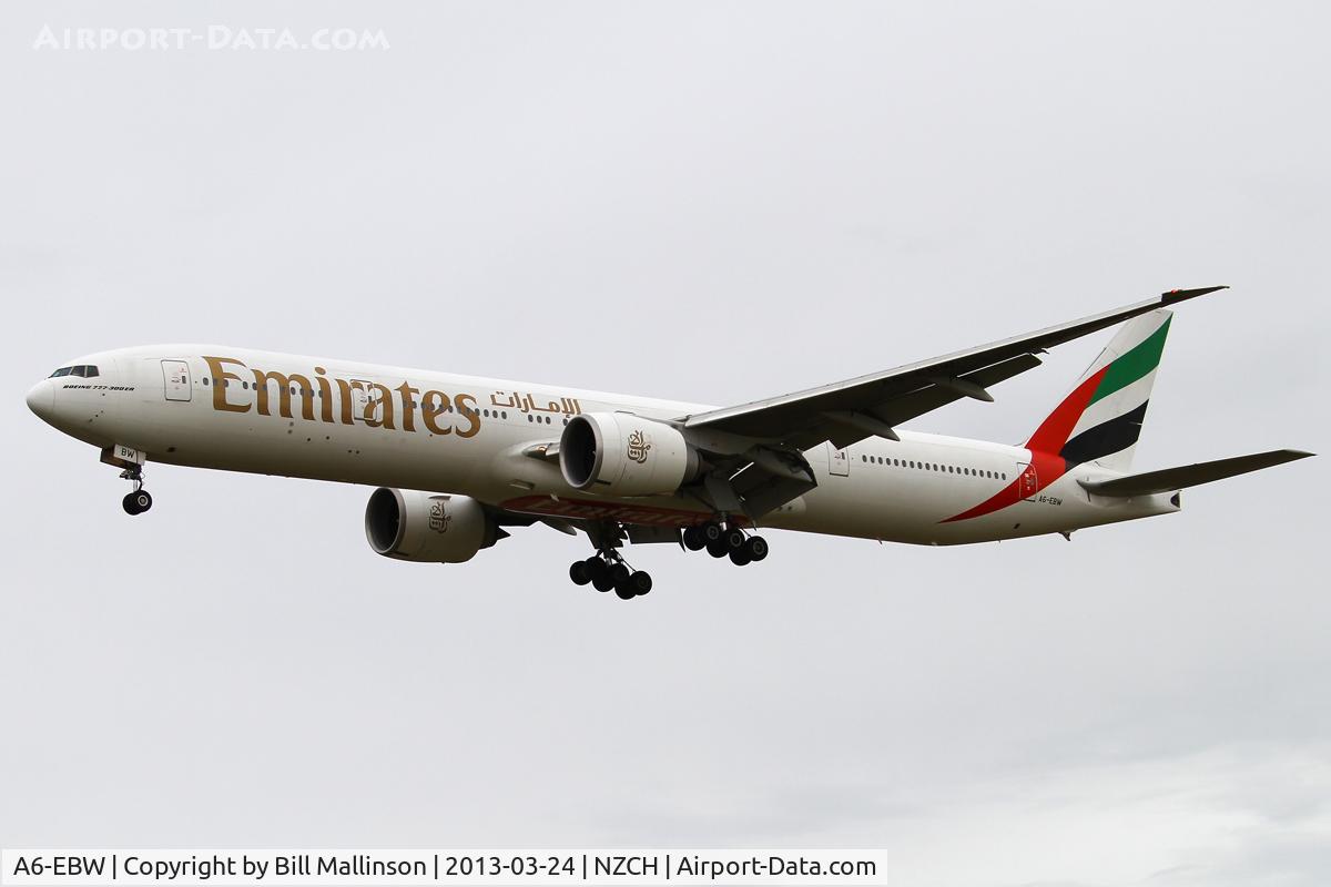 A6-EBW, 2006 Boeing 777-36N/ER C/N 32793, finals to 02 as EK418