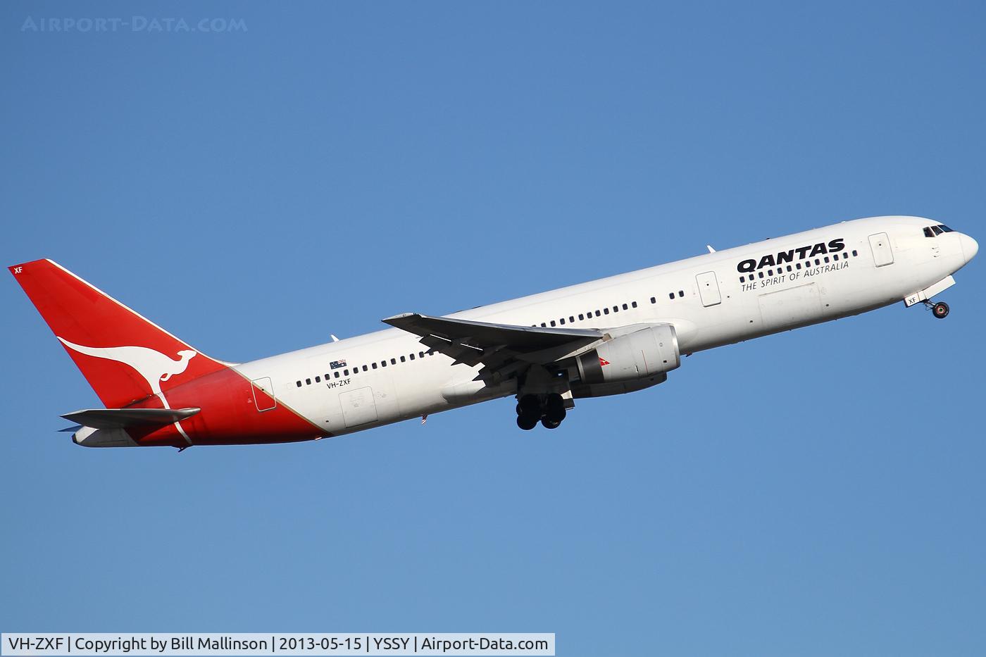 VH-ZXF, 1991 Boeing 767-336 C/N 25203, Away to MEL from 34L