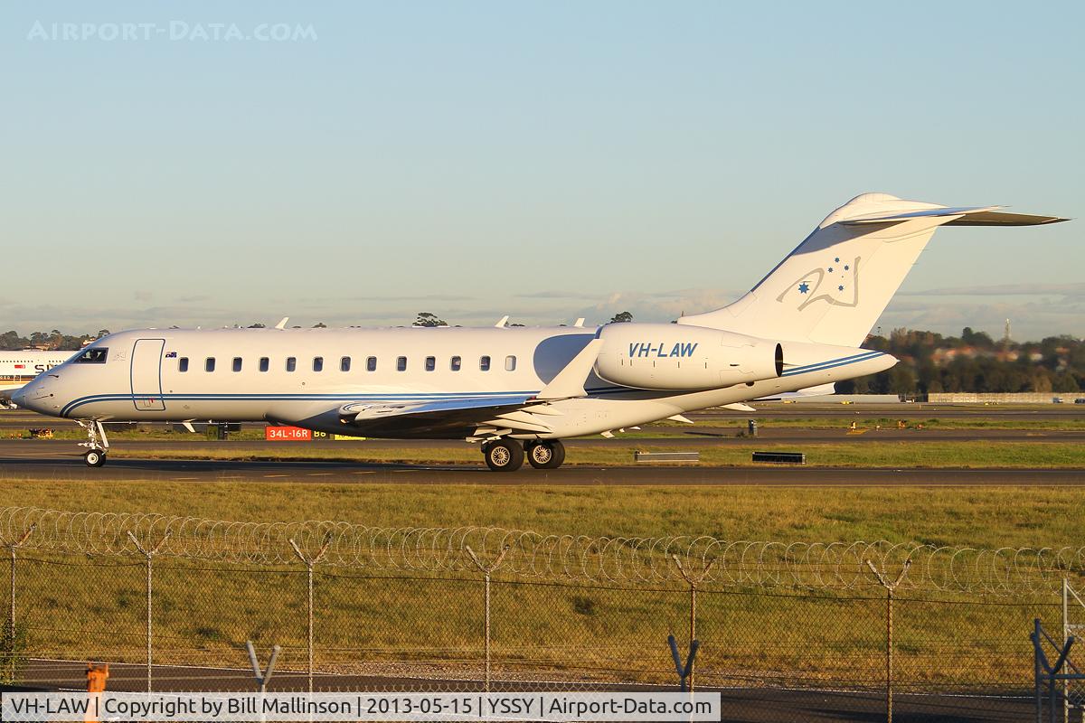 VH-LAW, 2008 Bombardier BD-700-1A10 Global Express XRS C/N 9299, taxiing to 34R