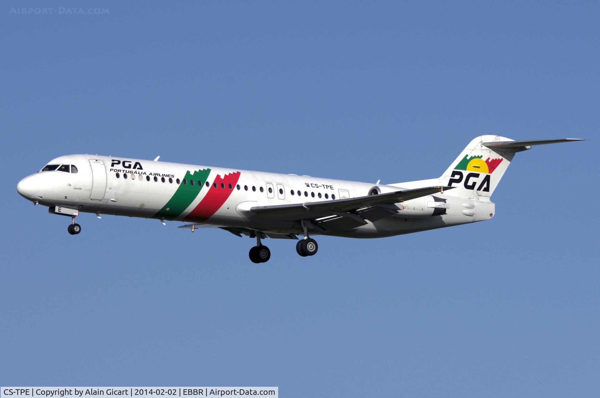 CS-TPE, 1991 Fokker 100 (F-28-0100) C/N 11342, landing