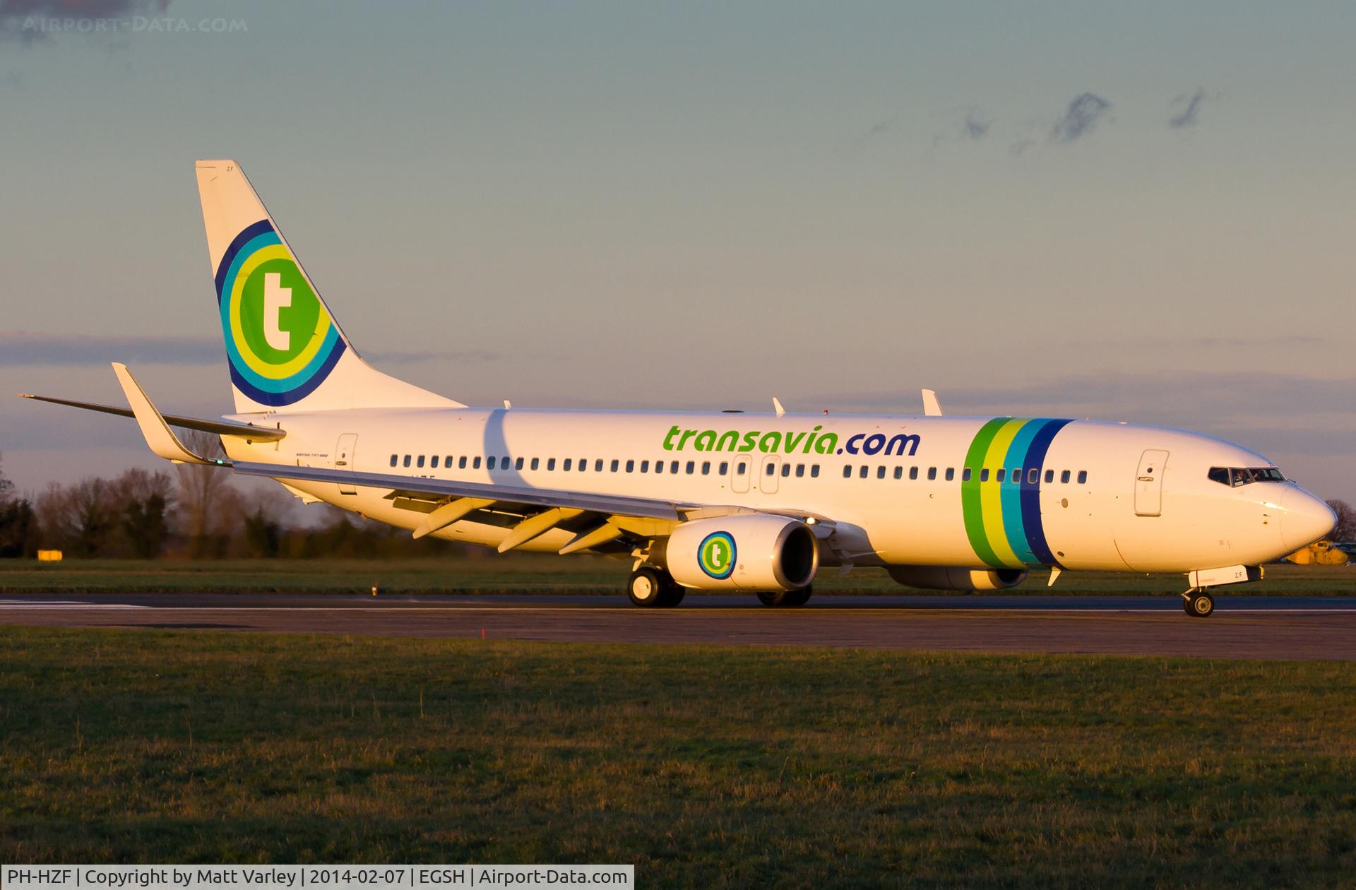 PH-HZF, 1999 Boeing 737-8K2 C/N 28378, Arriving at NWI in the last rays of sun light after a short air test....