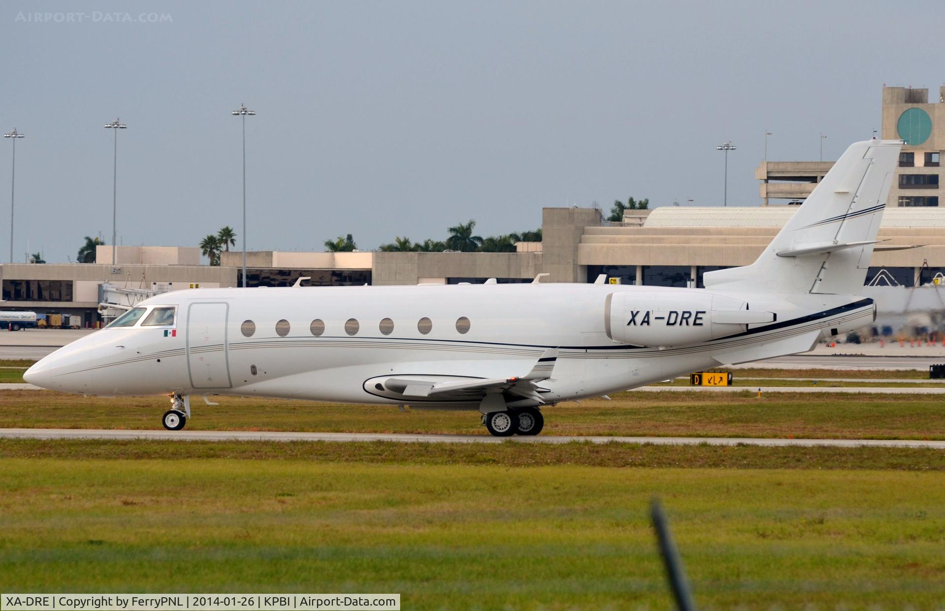 XA-DRE, 2002 Gulfstream Aerospace G200 C/N 062, Mexican G200 taxying for departure.