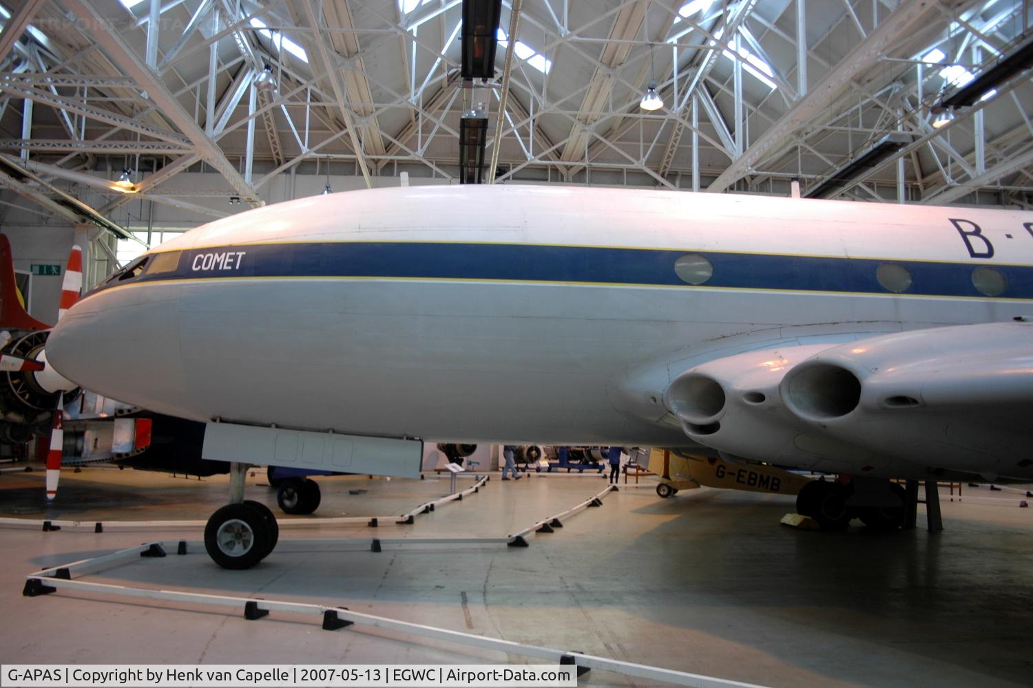 G-APAS, 1953 De Havilland DH.106 Comet 1XB C/N 6022, Comet 1XB in the Royal Air Force Museum at RAF Cosford. It is actually painted in the colours of G-APAS of BOAC.