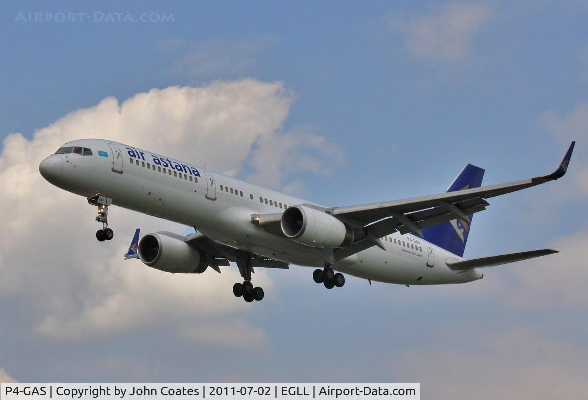 P4-GAS, 1996 Boeing 757-2G5 C/N 28112, Finals to 27L