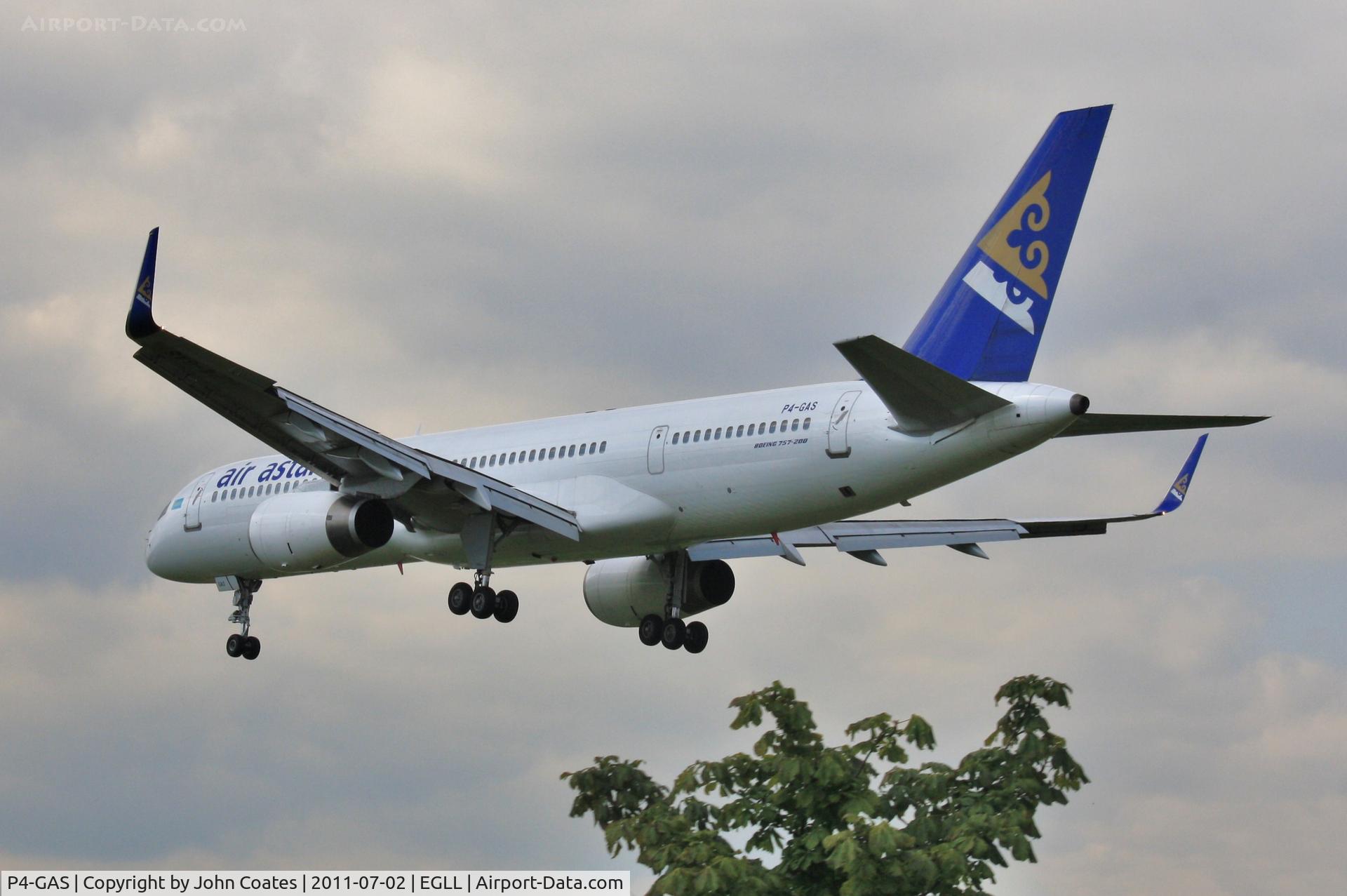 P4-GAS, 1996 Boeing 757-2G5 C/N 28112, Crossing the A30 to touchdown