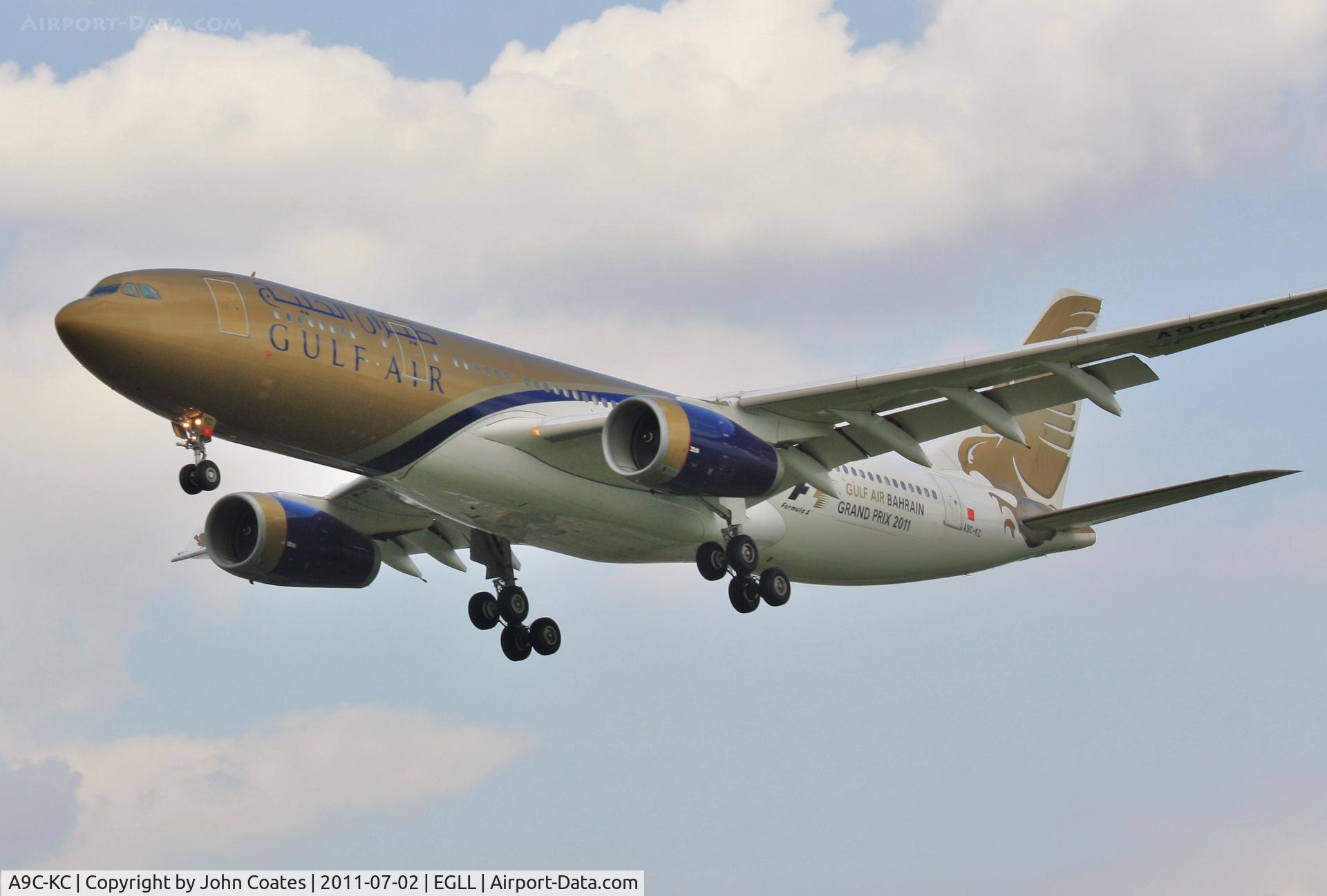A9C-KC, 1999 Airbus A330-243 C/N 286, Finals to 27L