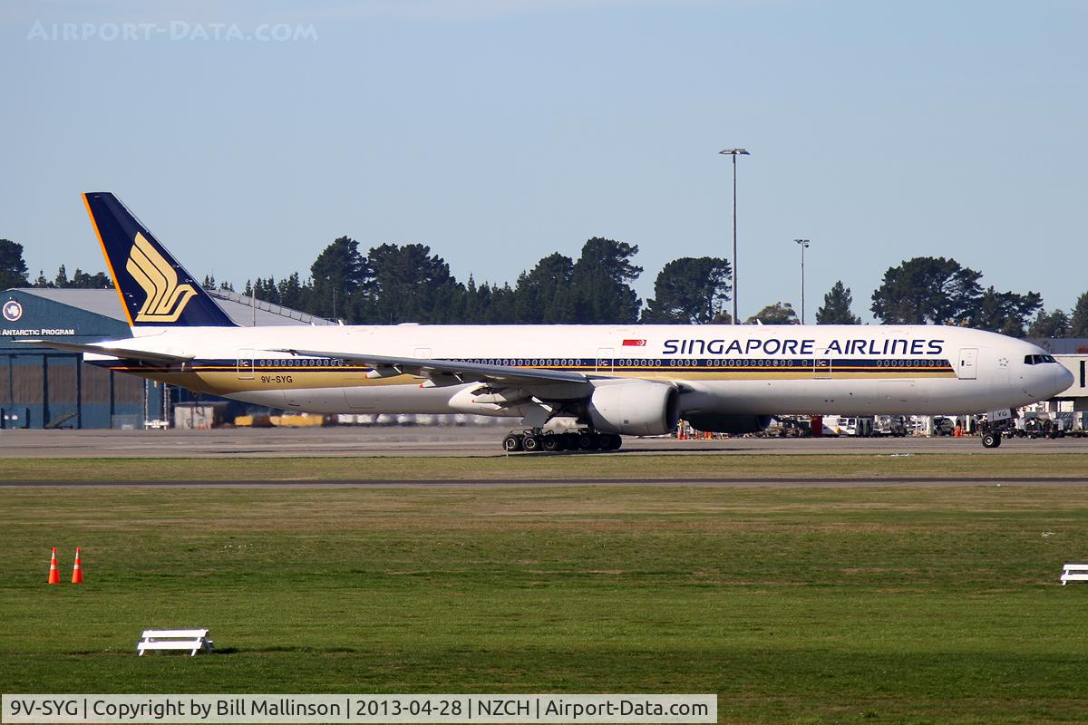9V-SYG, 2001 Boeing 777-312 C/N 28528, taxi to gate 34