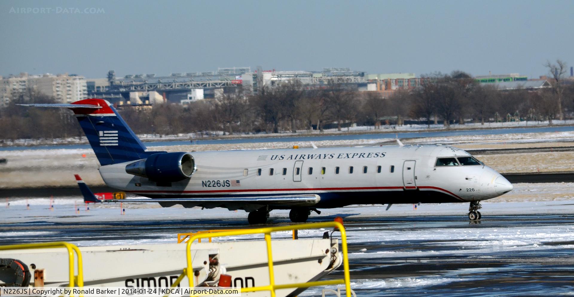 N226JS, 2004 Bombardier CRJ-200ER (CL-600-2B19) C/N 7895, Taxi National