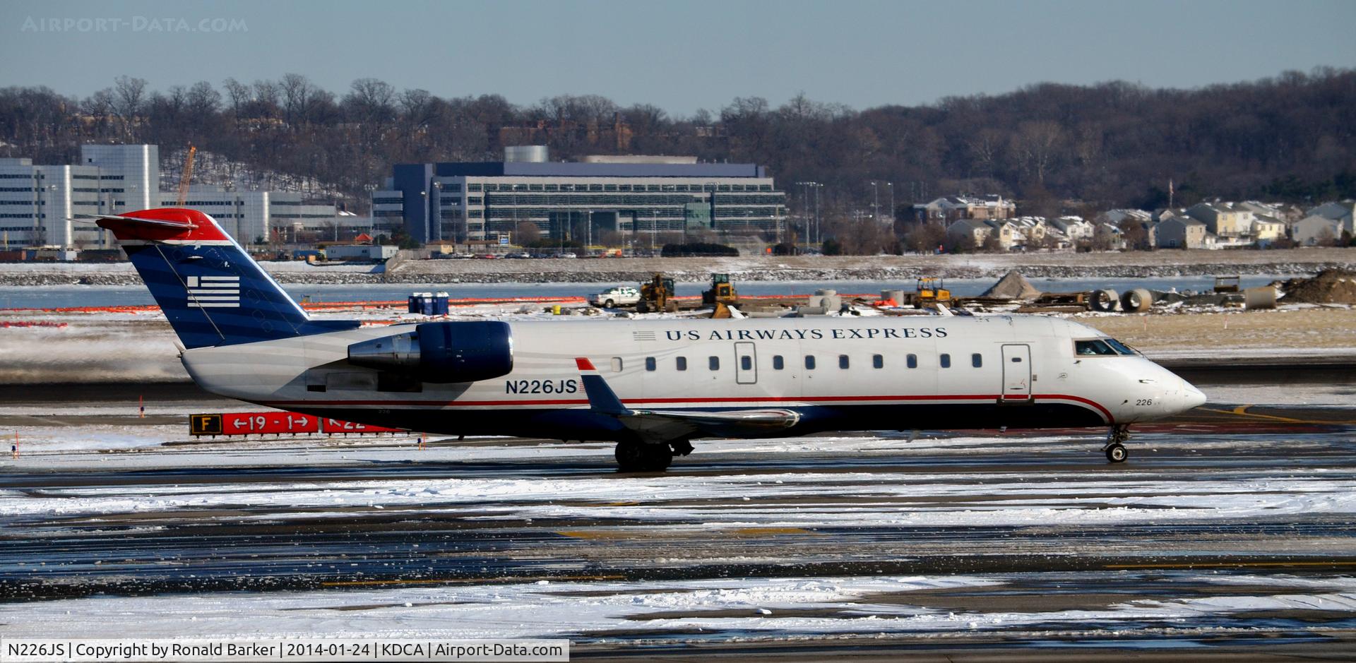 N226JS, 2004 Bombardier CRJ-200ER (CL-600-2B19) C/N 7895, Taxi National