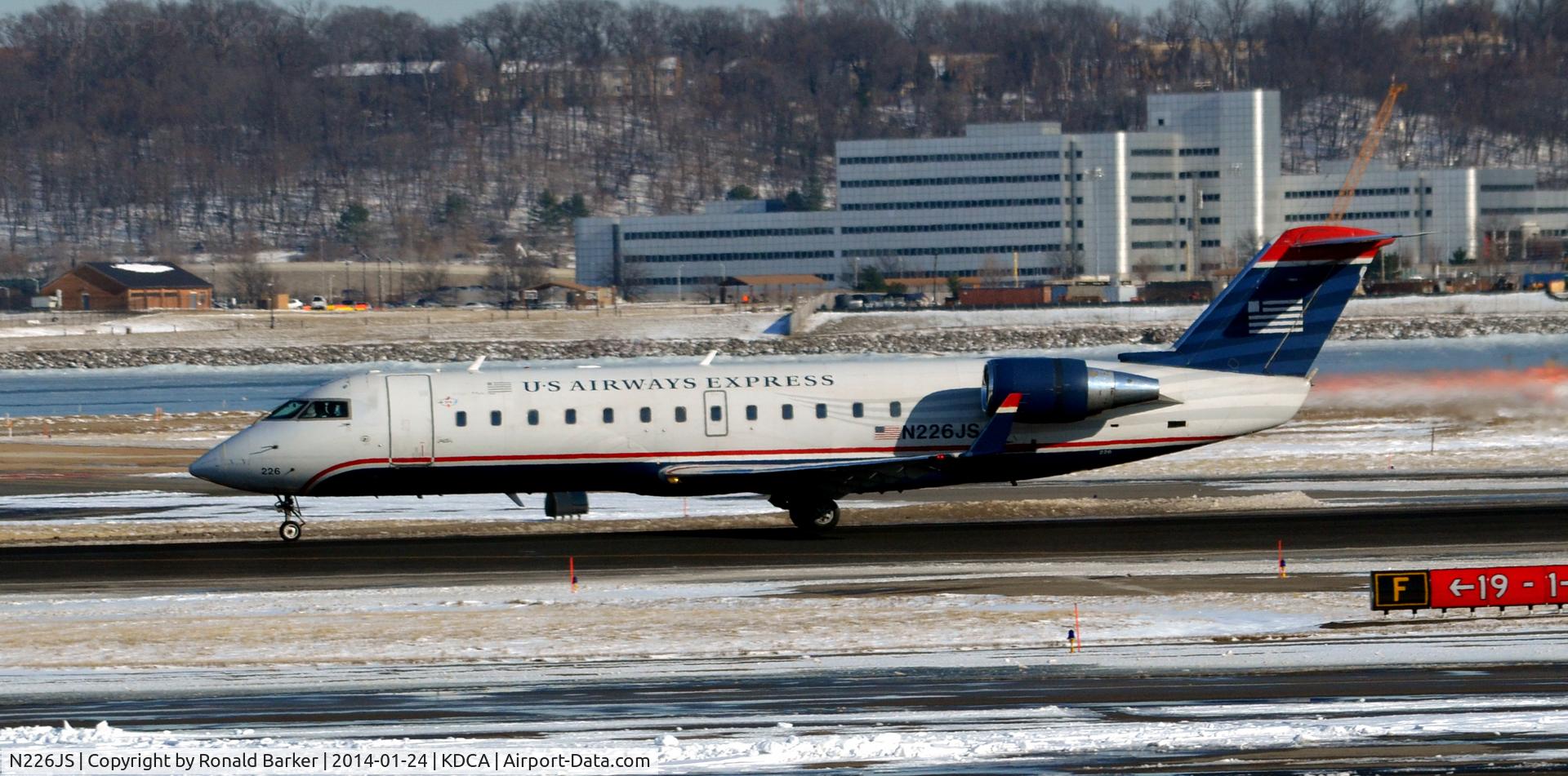 N226JS, 2004 Bombardier CRJ-200ER (CL-600-2B19) C/N 7895, Takeoff roll National