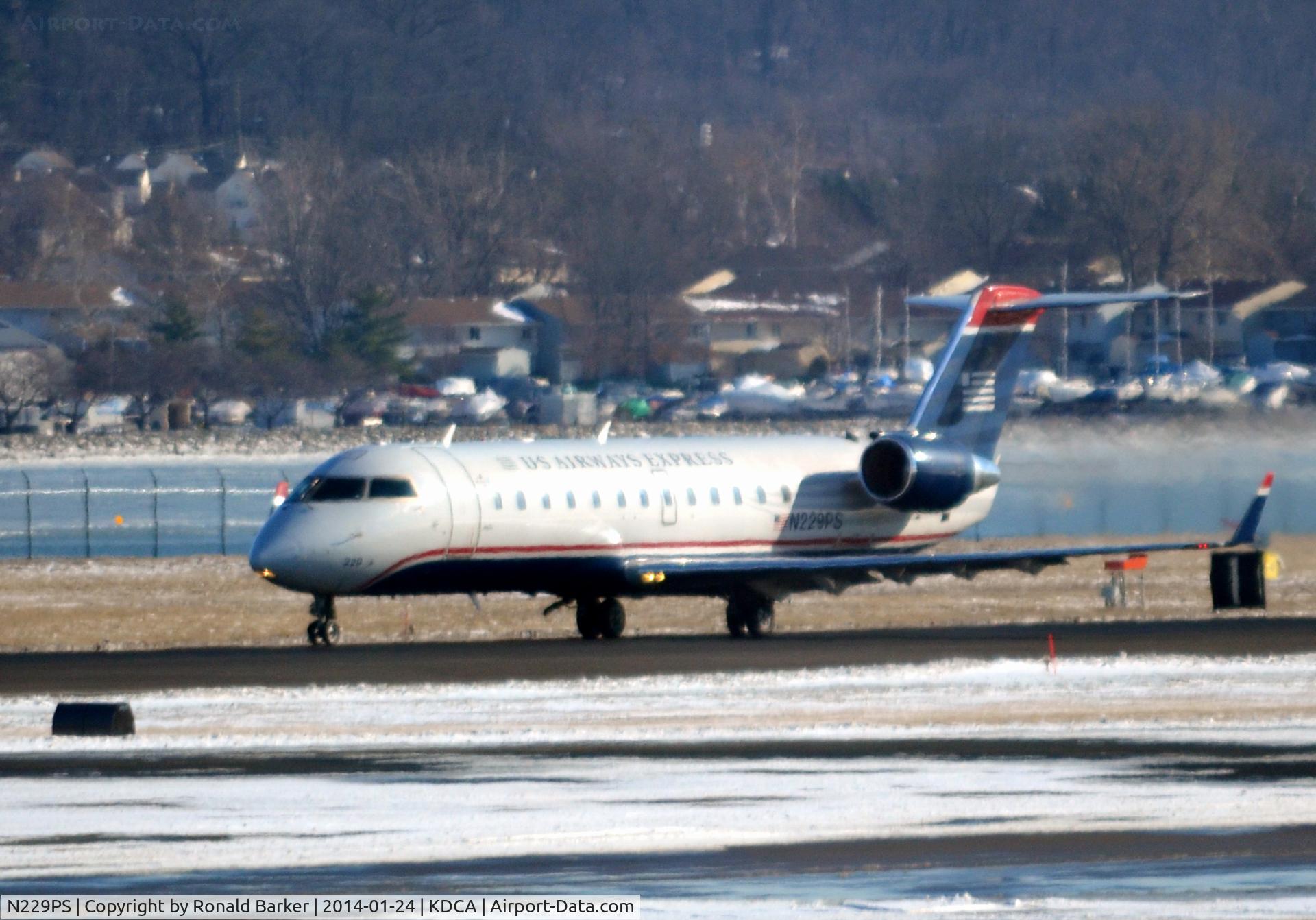 N229PS, 2004 Bombardier CRJ-200ER (CL-600-2B19) C/N 7898, Takeoff Natioanl