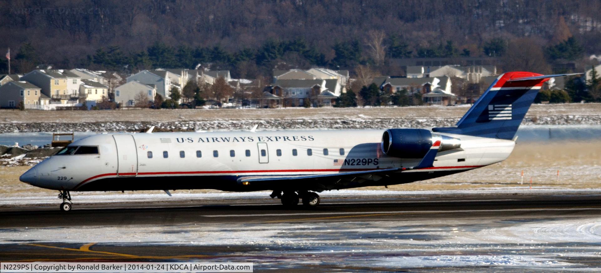 N229PS, 2004 Bombardier CRJ-200ER (CL-600-2B19) C/N 7898, Takeoff roll National