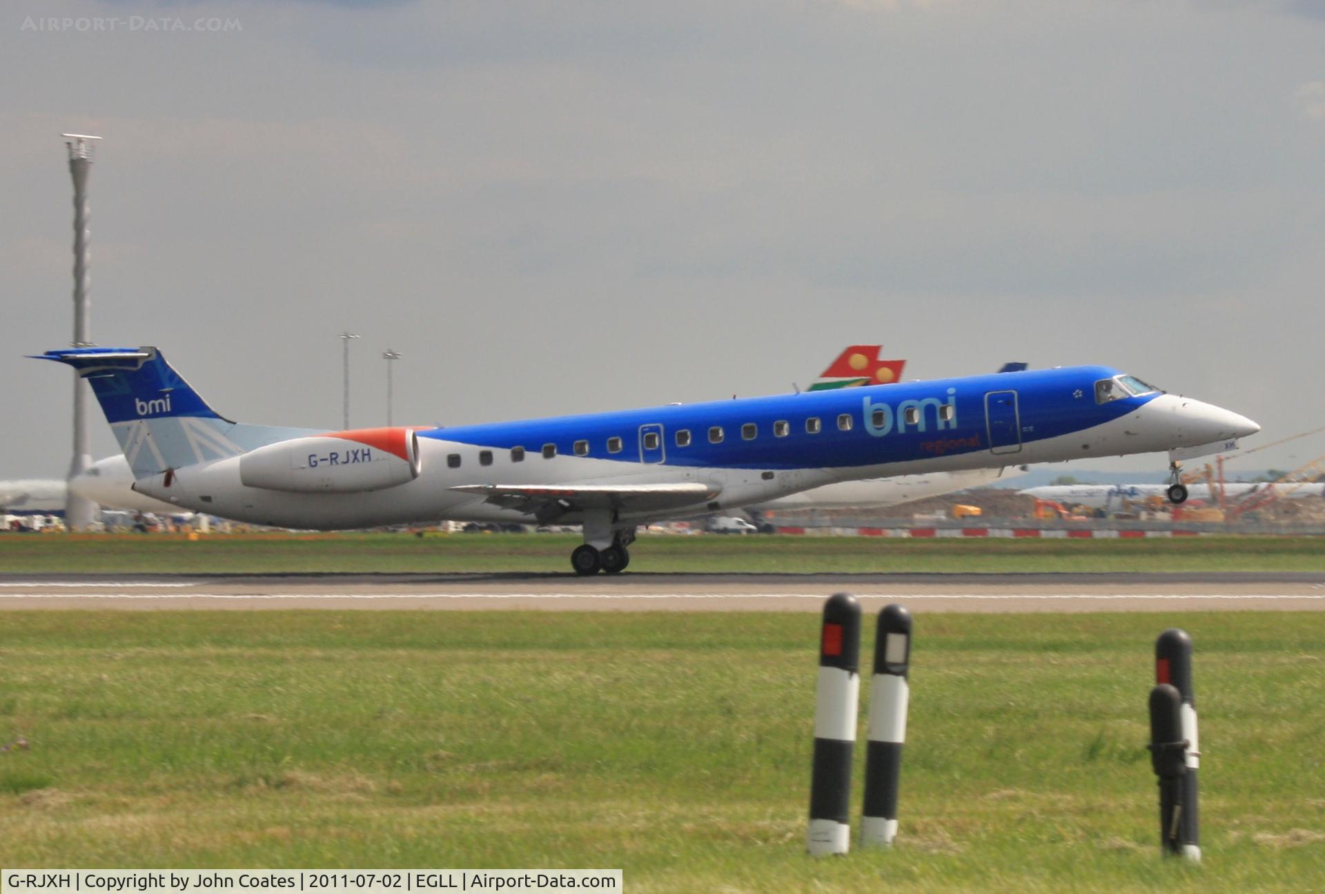 G-RJXH, 2001 Embraer EMB-145EP (ERJ-145EP) C/N 145442, Touchdown 27R