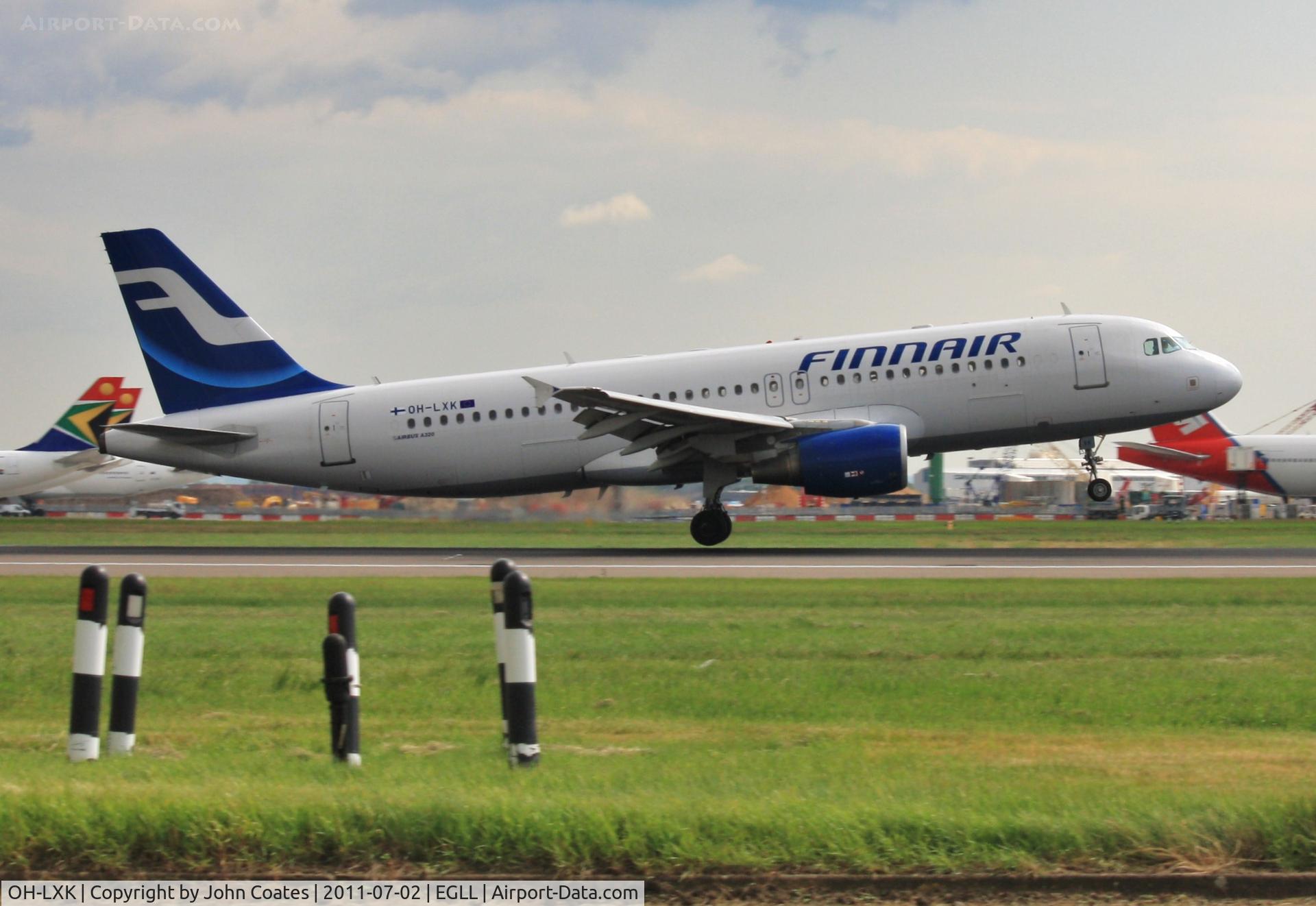 OH-LXK, 2003 Airbus A320-214 C/N 2065, Touchdown 27R
