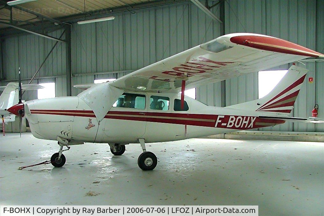 F-BOHX, Cessna T210G Turbo Centurion C/N T210-0241, Cessna T.210G Turbo Centurion [T210-0241] Orleans-St. Denis~F 06/07/2006
