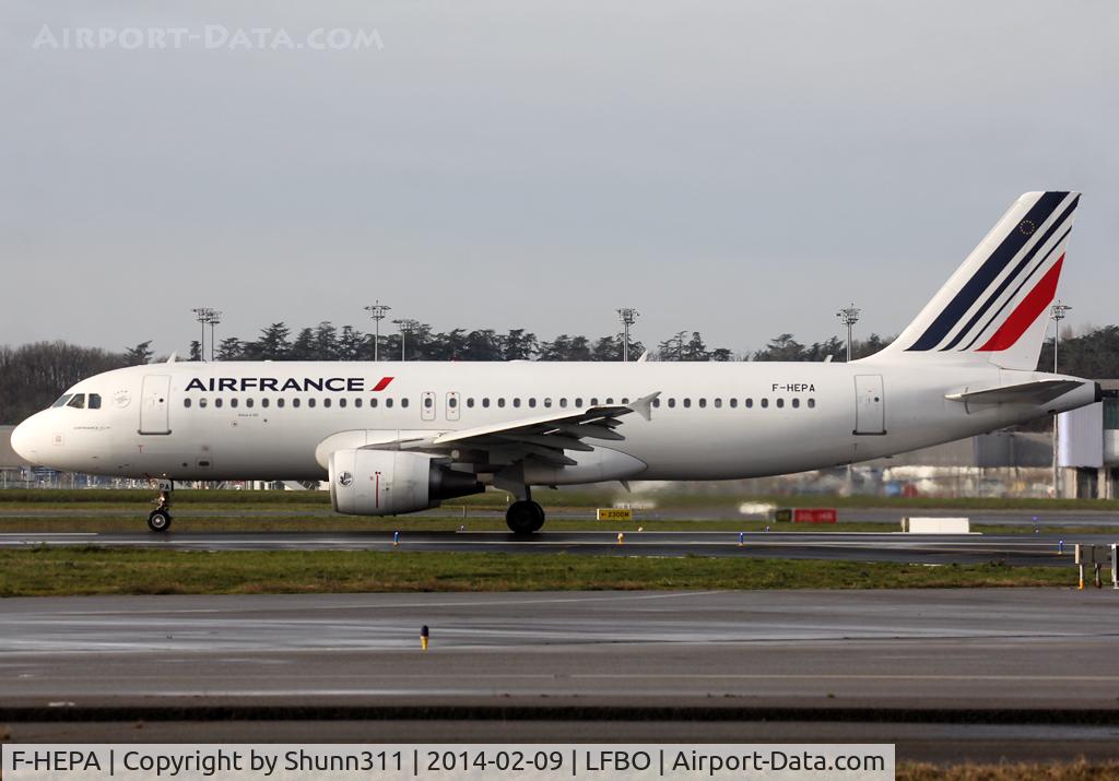 F-HEPA, 2009 Airbus A320-214 C/N 4139, Ready for take off rwy 14L in new c/s