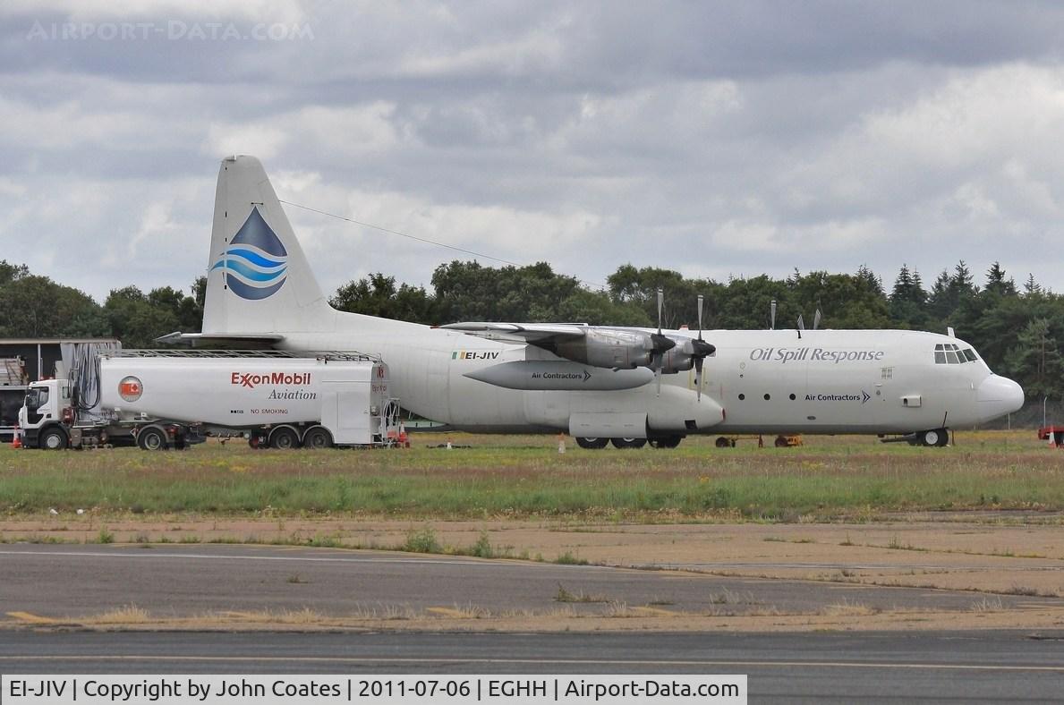 EI-JIV, 1976 Lockheed L-100-30 Hercules (L-382G) C/N 382-4673, Being loaded and fuelled