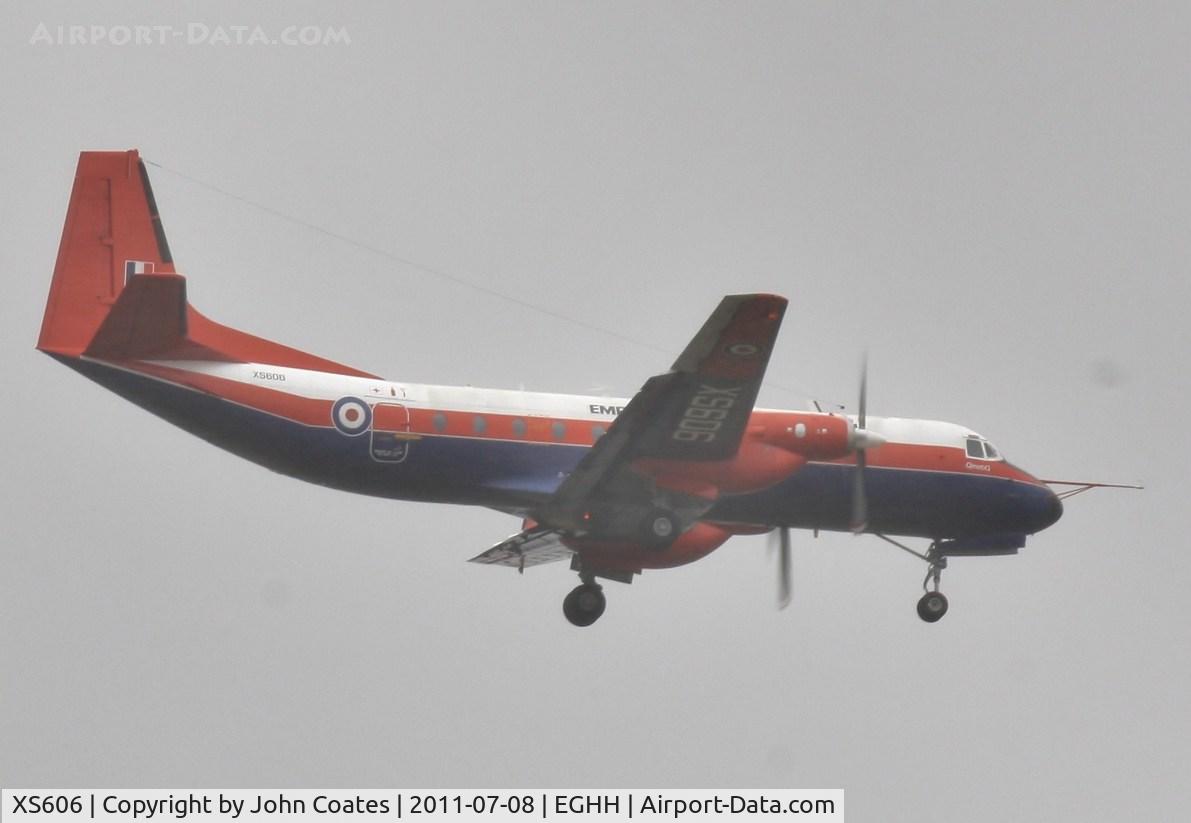 XS606, 1966 Hawker Siddeley HS-780 Andover C1 C/N Set 13/BN1, Low pass in bad weather
