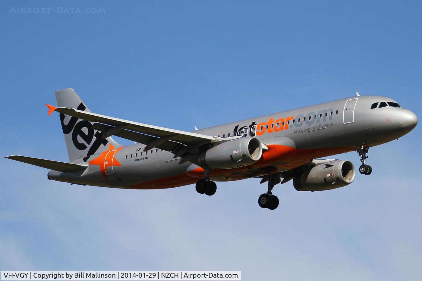 VH-VGY, 2010 Airbus A320-232 C/N 4177, finals to 02