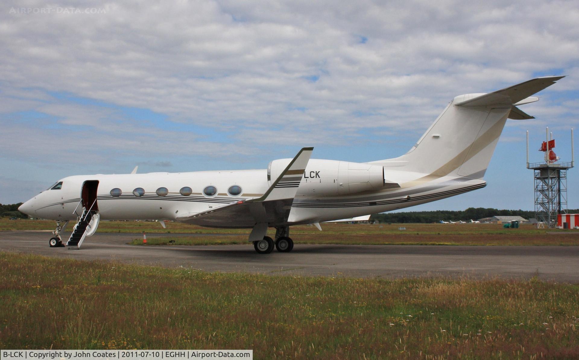 B-LCK, 2009 Gulfstream Aerospace GIV-X (G450) C/N 4182, At Signatures