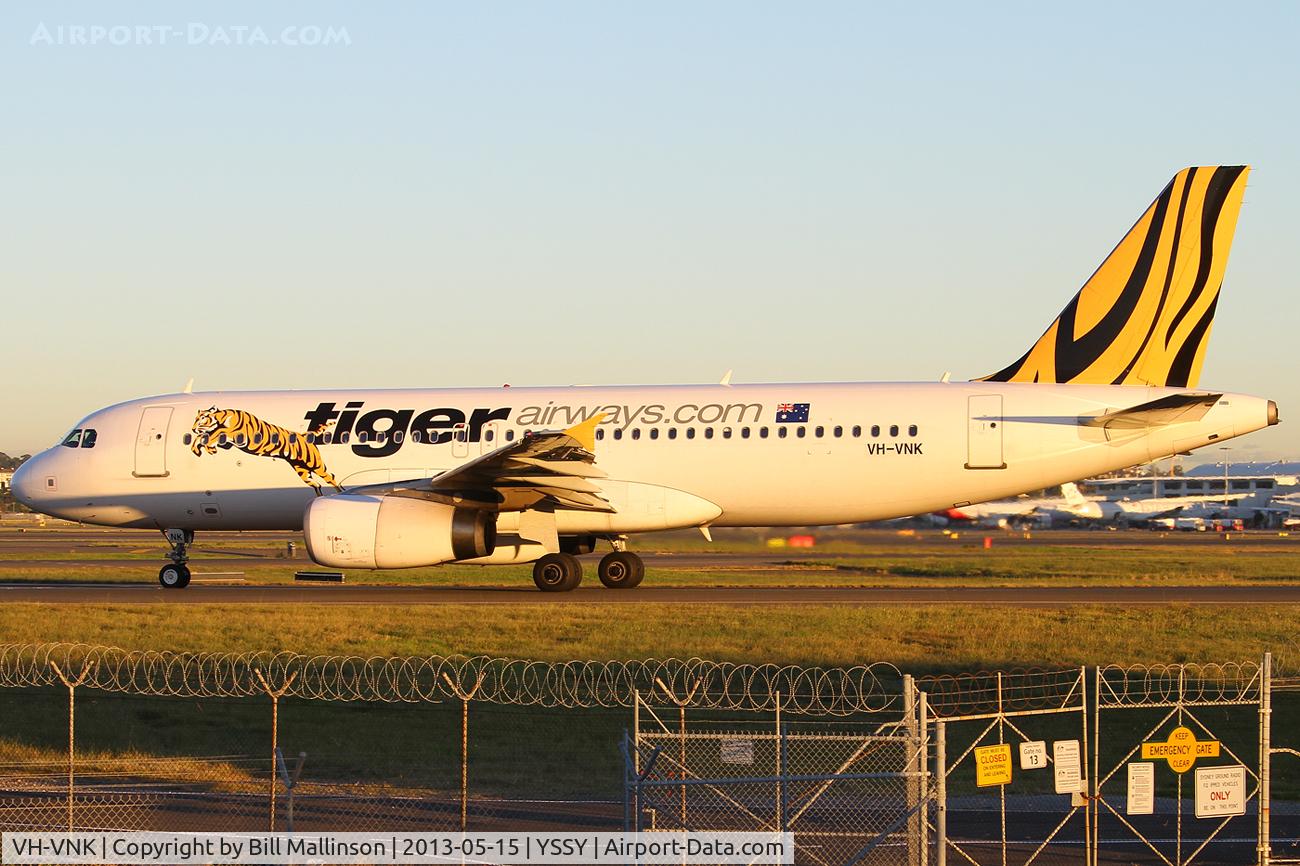 VH-VNK, 2009 Airbus A320-232 C/N 3986, taxi for 34R