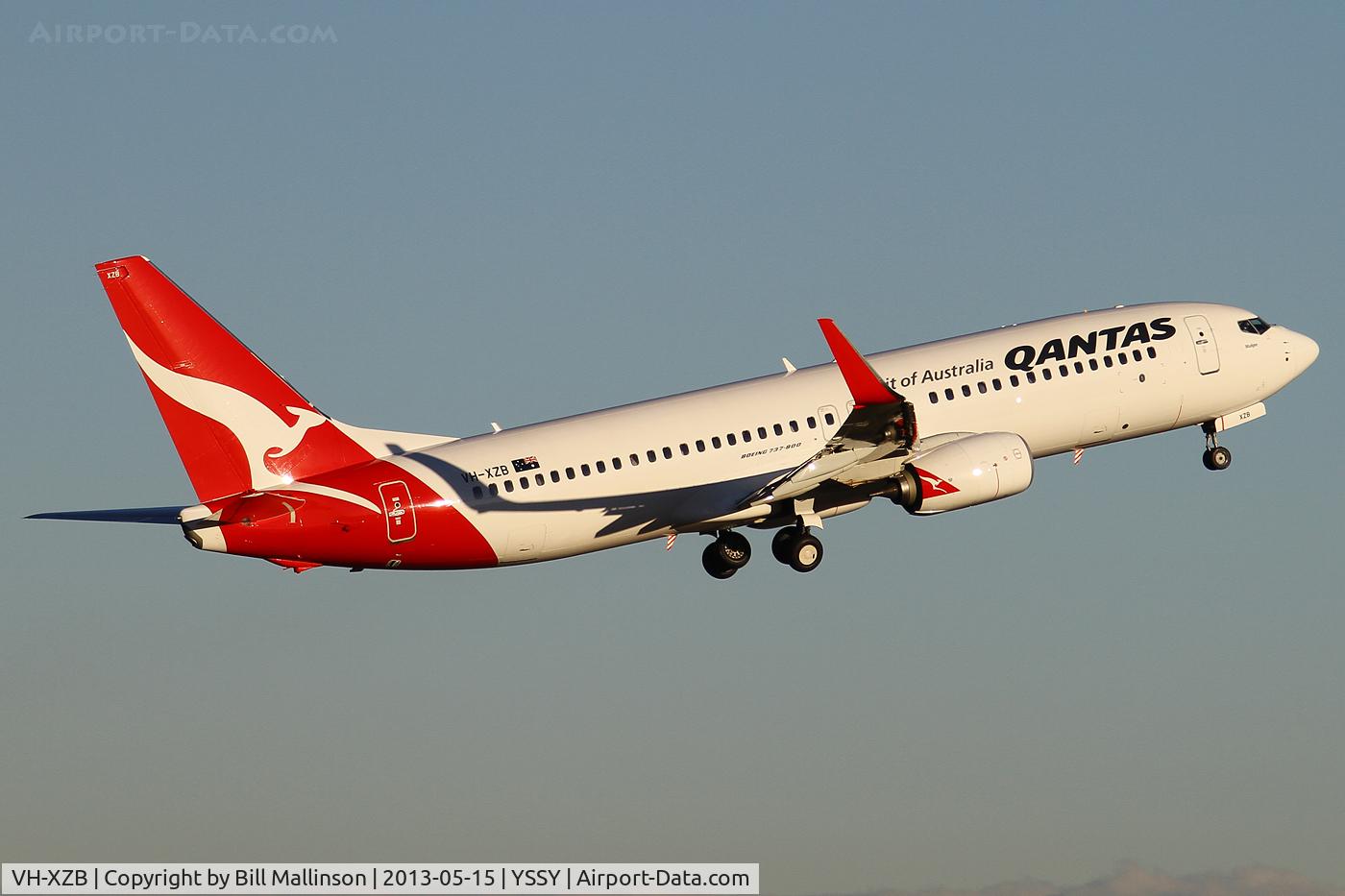VH-XZB, 2012 Boeing 737-838 C/N 39360, away from 34L