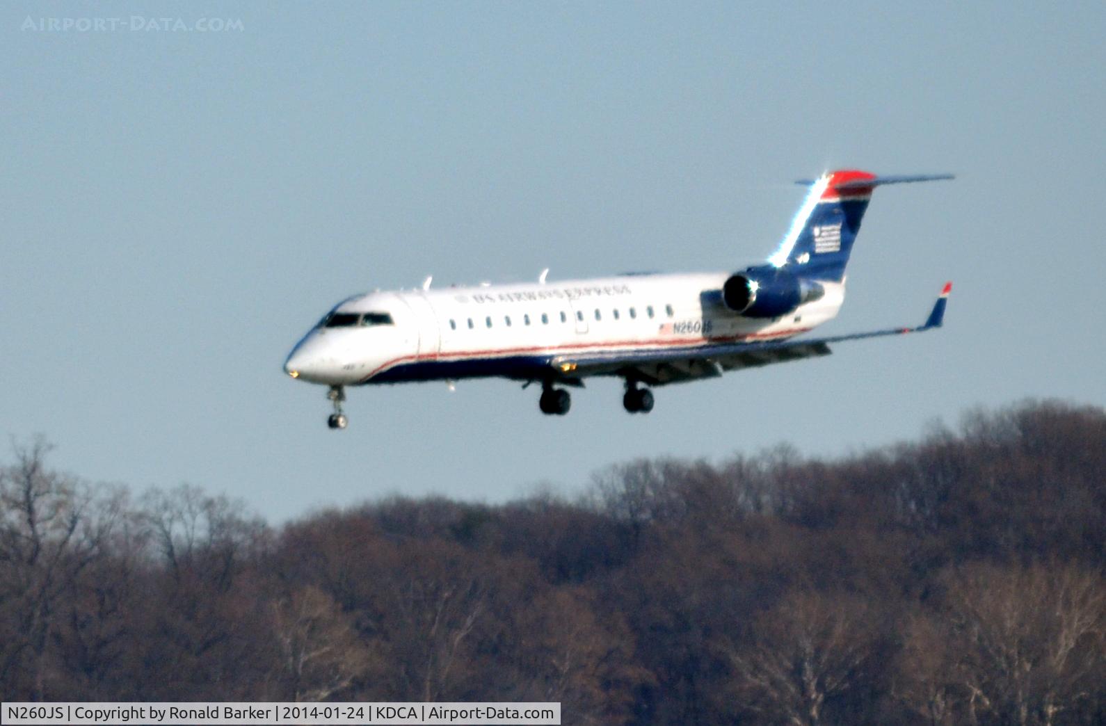 N260JS, 2004 Bombardier CRJ-200ER (CL-600-2B19) C/N 7957, Landing approach to National
