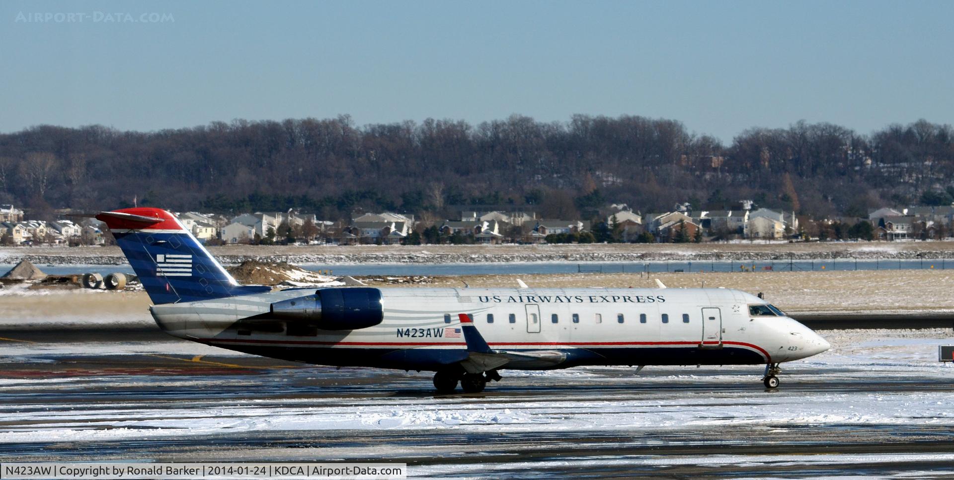 N423AW, 2002 Bombardier CRJ-200LR (CL-600-2B19) C/N 7636, Taxi National