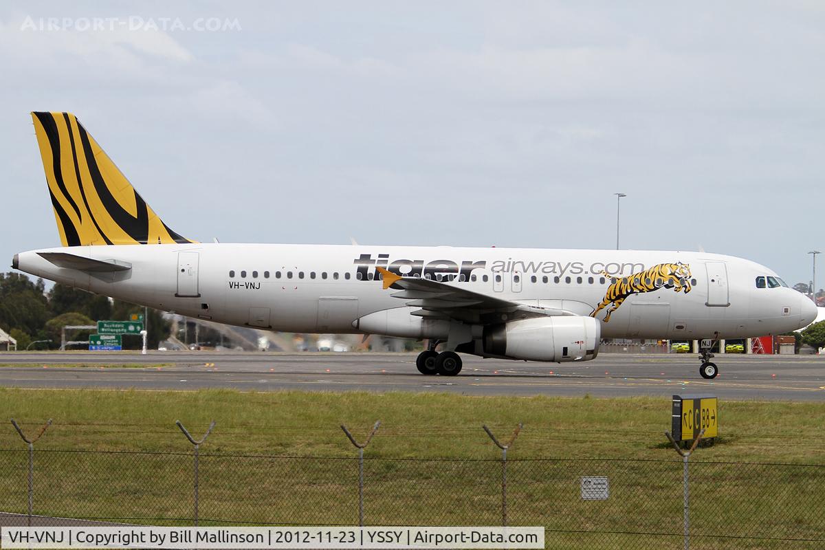 VH-VNJ, 2006 Airbus A320-232 C/N 2982, TAXI FROM 16L