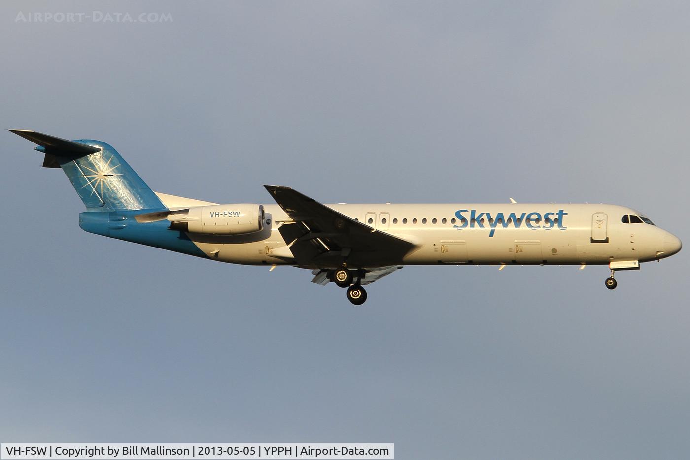 VH-FSW, 1992 Fokker 100 (F-28-0100) C/N 11391, back from a FIFO on finals to 21