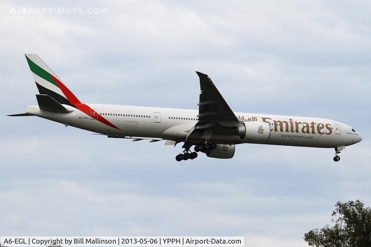 A6-EGL, 2011 Boeing 777-31H/ER C/N 41072, finals to 21 ...