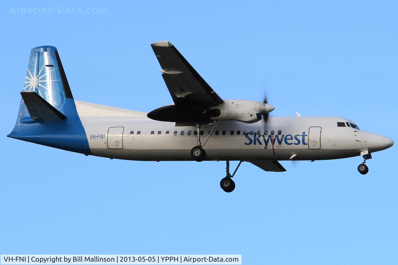 VH-FNI, 1987 Fokker 50 C/N 20114, finals to 21