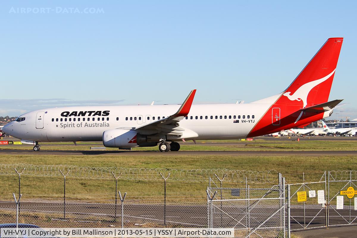 VH-VYJ, 2005 Boeing 737-838 C/N 34182, taxiing to 34R