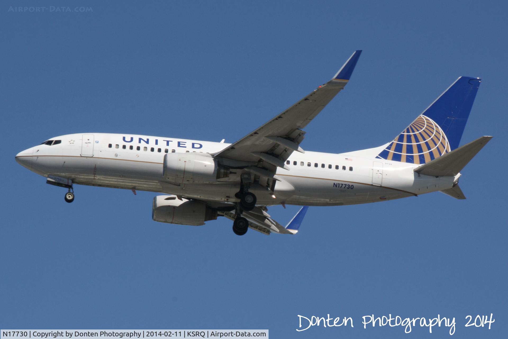 N17730, 1999 Boeing 737-724 C/N 28798, United Flight 1727 (N17730) arrives at Sarasota-Bradenton International Airport following a flight from Chicago-O'Hare International Airport