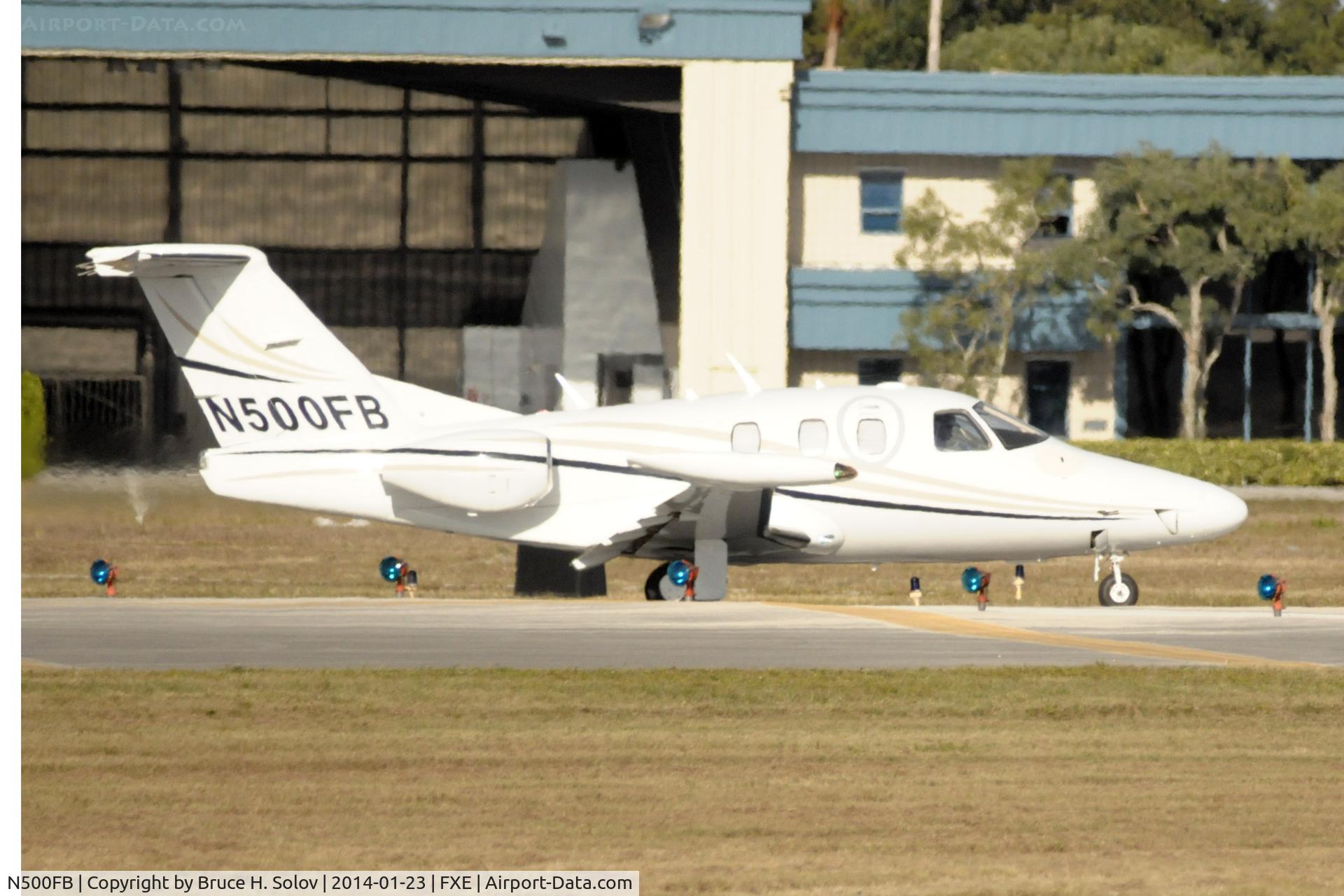 N500FB, 2008 Eclipse Aviation Corp EA500 C/N 000185, Waiting for departure on runway 8 at FXE